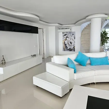 Yalcin Kuşadası