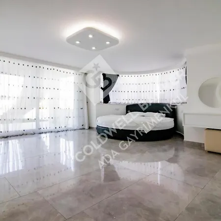 Yalcin Kuşadası
